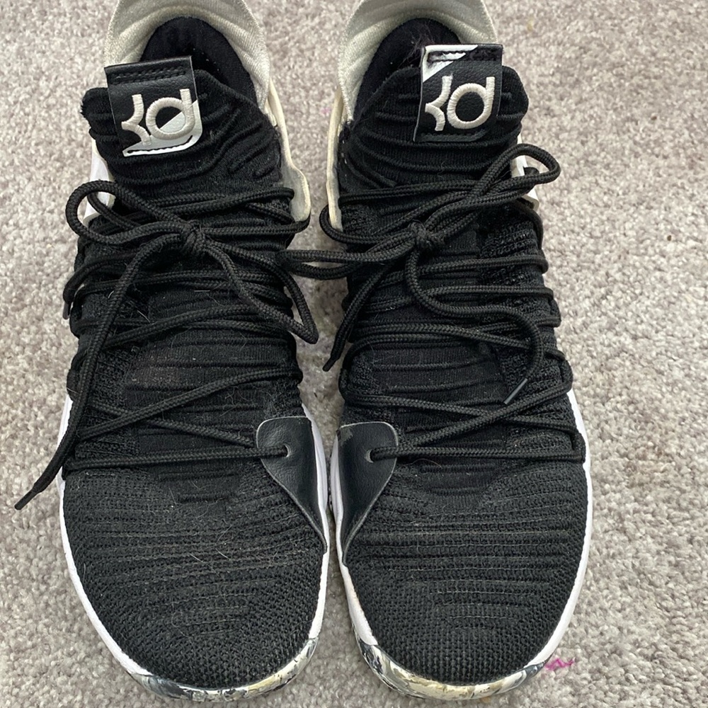 Like New Women’s Kevin Durant Basketball Shoes size 7.5